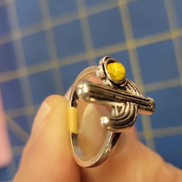 Cactus Silver Tone Yellow Stone Accent Ring Size 6 - Picture 5 of 6